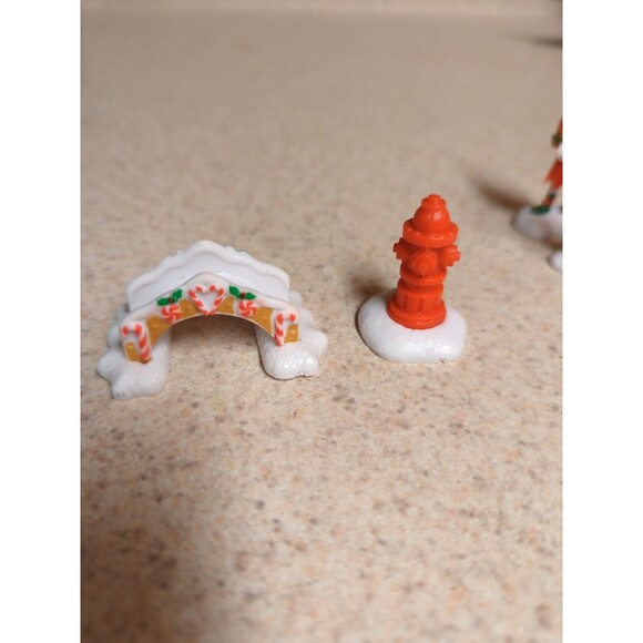 Cobblestone Corners Christmas Village Miniatures Various Figurines Elf  Fireman - Picture 4 of 4
